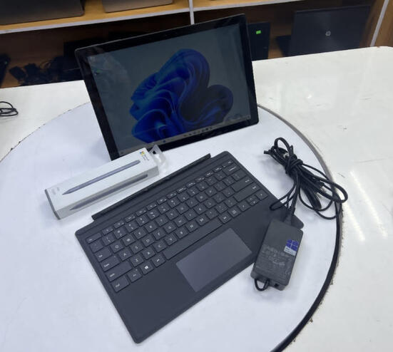 10th Gen Microsoft Surface Pro 7 + Stylus Pen - Core i7-1065G7 ~ 3.9GHz - 12.3&quot; QHD/2K Display - 512GB SSD - 16GB RAM - Face ID - Touchscreen - Keyboard Light - Detachable (2-in-1) N770,000