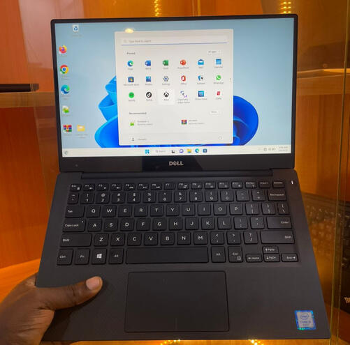 Dell XPs 13 - 256gb SSD -8gb RAM- Intel Core i5 -keyboard light - 13inch -4k ultra screen-Face iD - Windows 11 Touch screen 6th generation-N315,000 8tb generation -N360,000